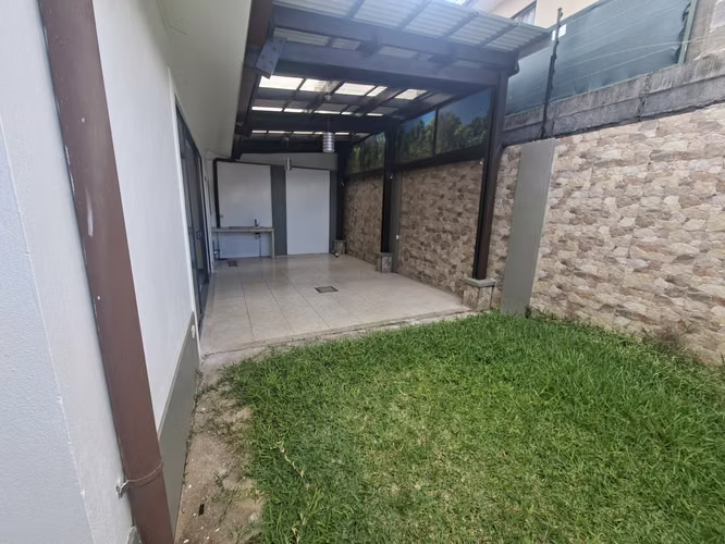 Se vende linda casa de una planta en La Floresta - Imagen 8
