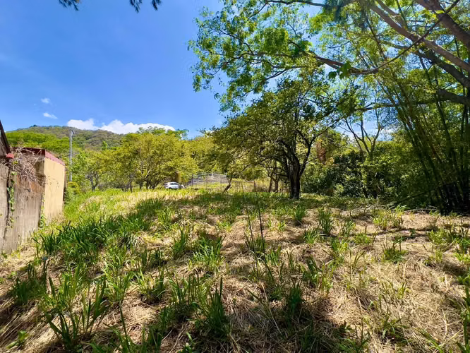 Lote en Rio Oro de Santa Ana para desarrollar hasta 7 apartamentos - Imagen 2