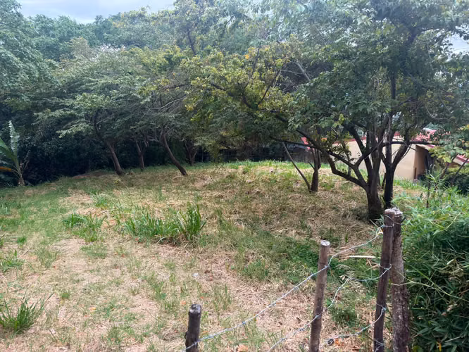 Lote en Rio Oro de Santa Ana para desarrollar hasta 7 apartamentos