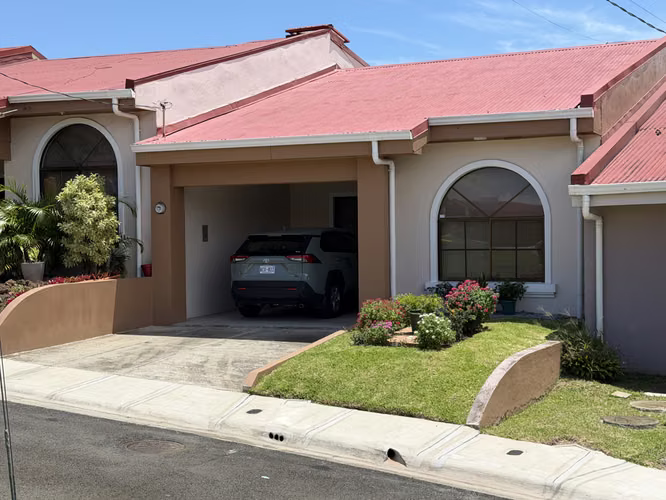 Vendo casa 1 piso, en Condominio Avicennia Sur, San Francisco Heredia, casa remodelada