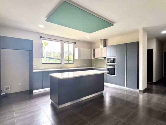 Sarchí Sur – Casa con Vista al Valle ¡Precio de Venta Rápida - Imagen 8