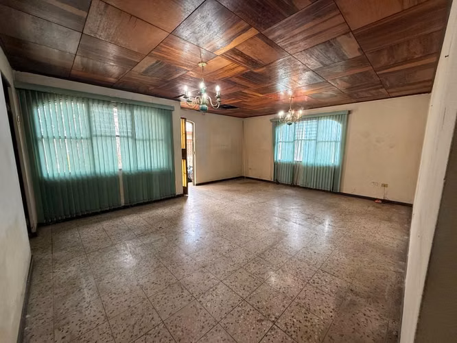 SE VENDE CASA MERCEDES HEREDIA