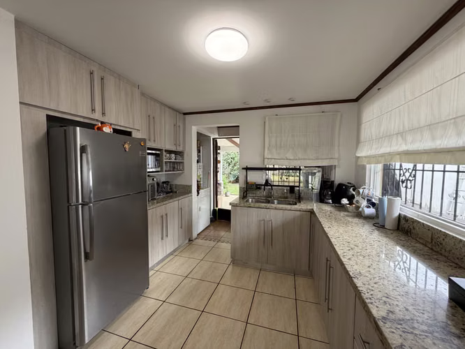 Vendo Casa en San Pablo, Heredia. Residencial Las Flores, muy amplia en construcción y zonas verdes - Imagen 10