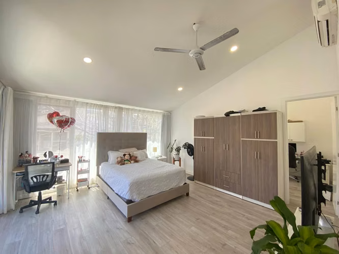 Moderna casa en Santa Ana para alquilar - Imagen 13