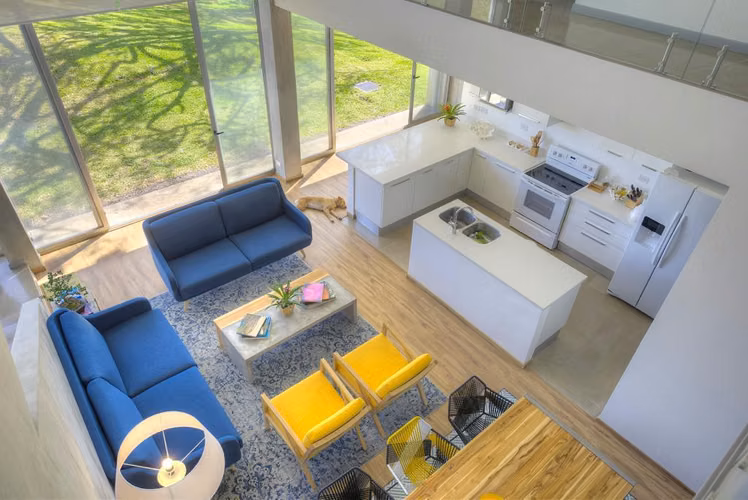 Casa full amueblada en alquiler en Guachipelín, Escazú. - Imagen 12