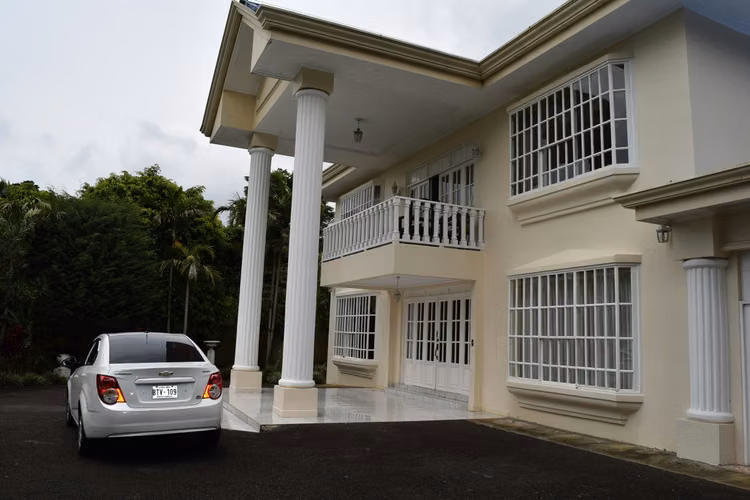 Hermosa propiedad con casa en Los Ángeles de San Rafael Heredia, 3.700m2 lote - Imagen 2