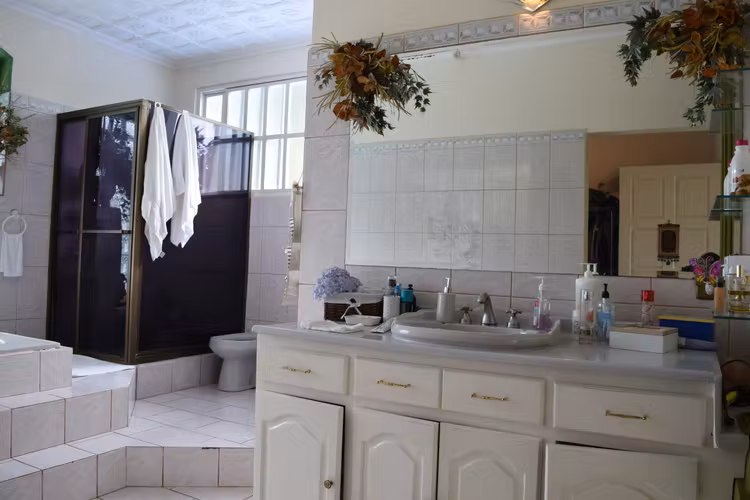 Hermosa propiedad con casa en Los Ángeles de San Rafael Heredia, 3.700m2 lote - Imagen 10