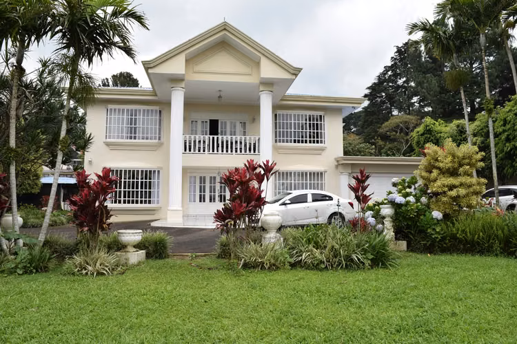 Hermosa propiedad con casa en Los Ángeles de San Rafael Heredia, 3.700m2 lote