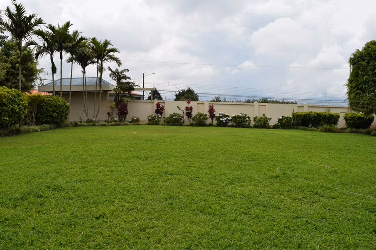Hermosa propiedad con casa en Los Ángeles de San Rafael Heredia, 3.700m2 lote - Imagen 4