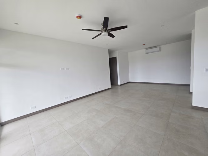 Guachipelín | Casa en Condominio con Amplio Jardín y Vista | $3,700 + IVA - Imagen 8