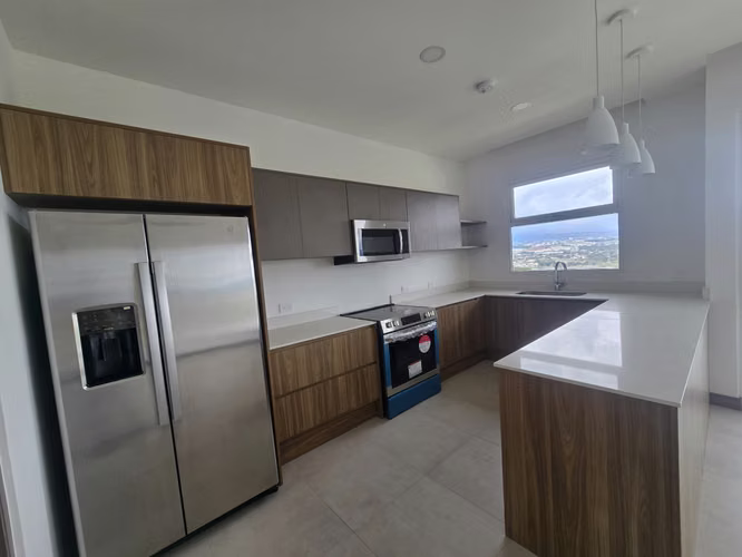 Guachipelín | Casa en Condominio con Amplio Jardín y Vista | $3,700 + IVA - Imagen 3
