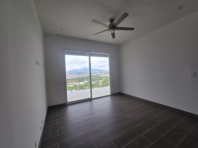 Guachipelín | Casa en Condominio con Amplio Jardín y Vista | $3,700 + IVA - Imagen 9