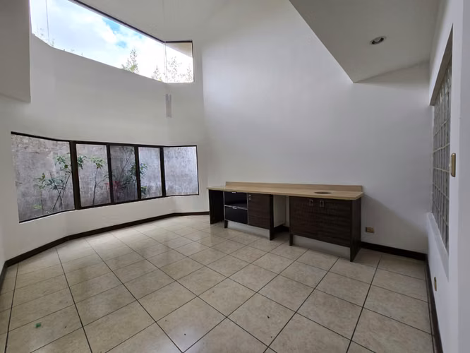 Amplia casa en Condominio –  Pozos, $2700 - Imagen 15