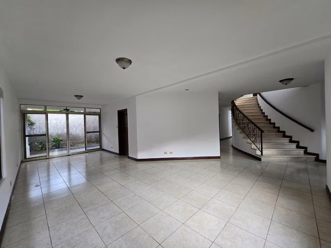 Amplia casa en Condominio –  Pozos, $2700 - Imagen 3