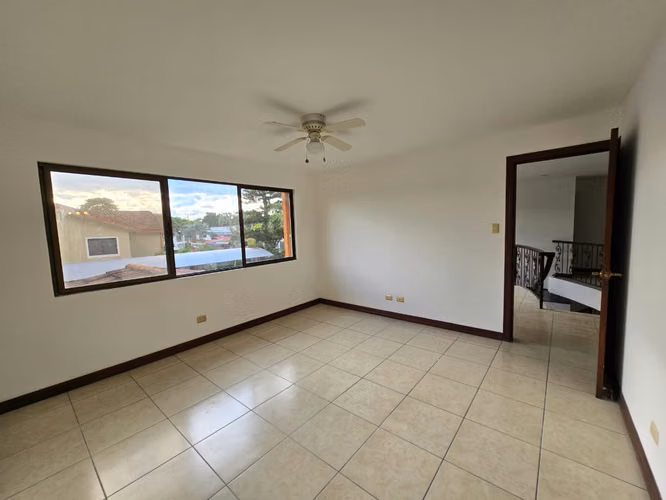 Amplia casa en Condominio –  Pozos, $2700 - Imagen 16