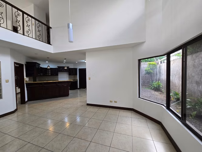 Amplia casa en Condominio –  Pozos, $2700 - Imagen 10