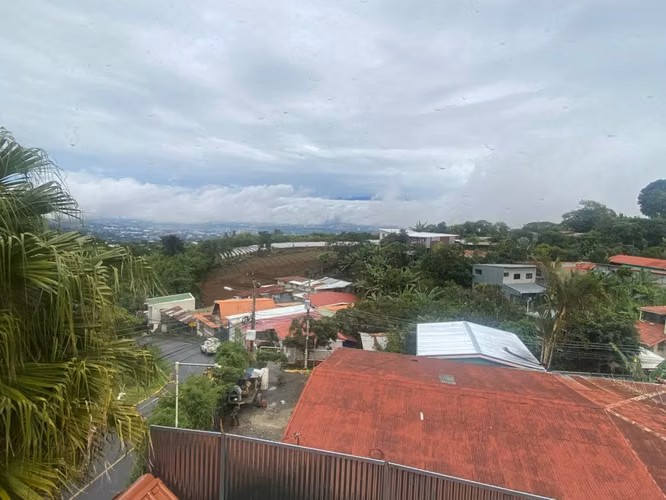 Amplia casa de 2 dormitorios en las frescas colinas de Escazú, con vista a las luces de la ciudad. - Imagen 8