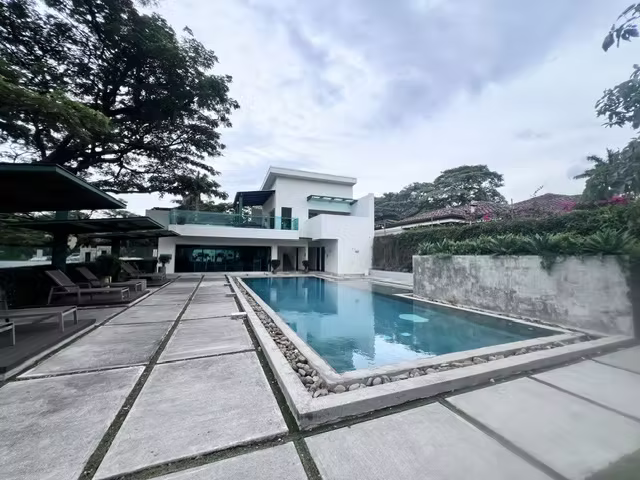 ALQUILER. CASA AMUEBLADA CONTEMPORÁNEA EN CONDOMINIO LINDORA, SANTA ANA