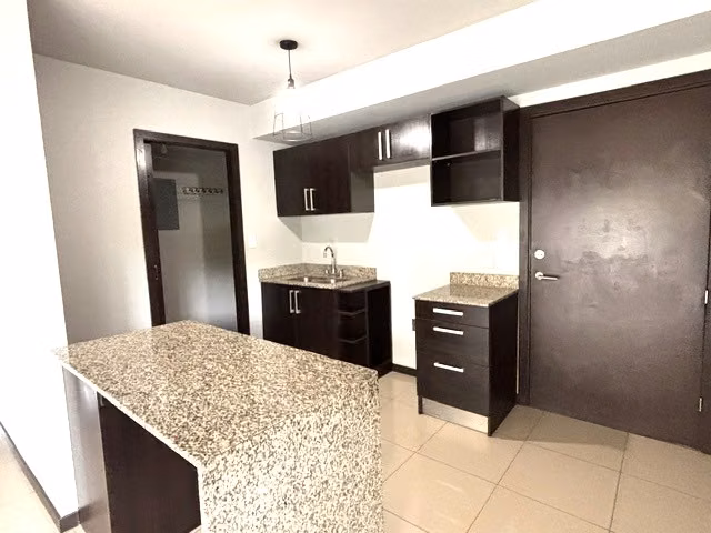 SE VENDE/SE ALQUILA APARTAMENTO EN CONDOMINIO