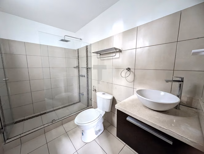 SE ALQUILA APARTAMENTO SAN FRANCISCO HEREDIA CONDOMINIO SCG23 - Imagen 6