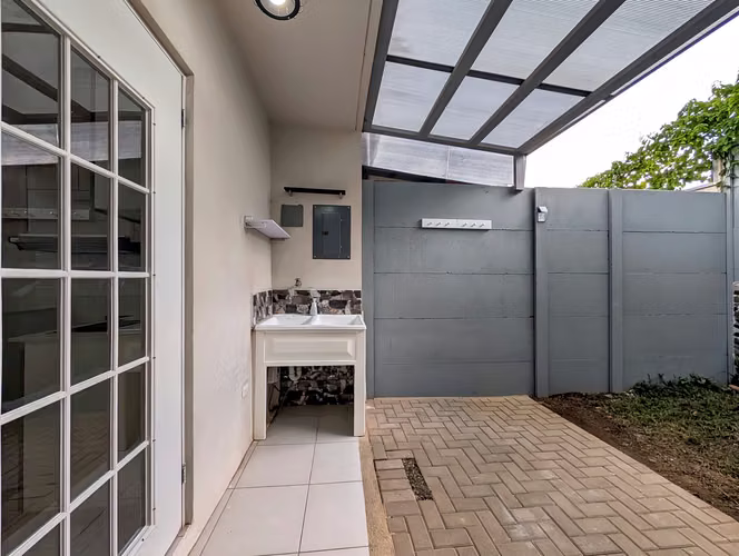 Alquiler de Casa en Condominio Nova, San Miguel de Desamparados | 2 Hab + Patio - Imagen 10