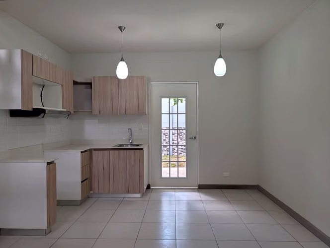 Alquiler de Casa en Condominio Nova, San Miguel de Desamparados | 2 Hab + Patio - Imagen 3