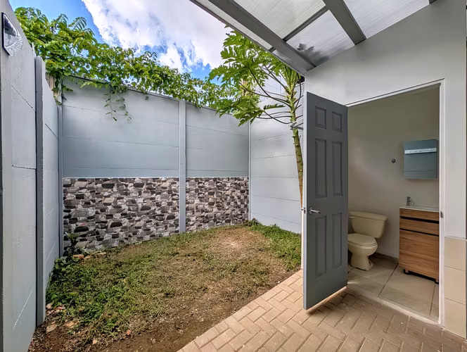 Alquiler de Casa en Condominio Nova, San Miguel de Desamparados | 2 Hab + Patio - Imagen 7