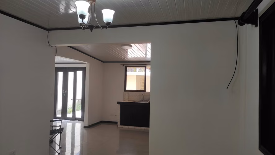 ALQUILER APARTAMENTO  PRIMER NIVEL MONTELIMAR