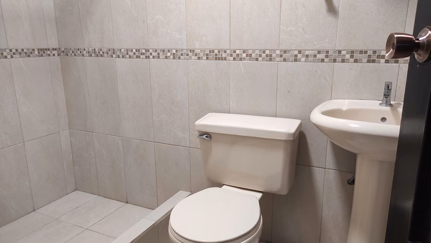 ALQUILER APARTAMENTO PRIMER NIVEL MONTELIMAR - Imagen 11