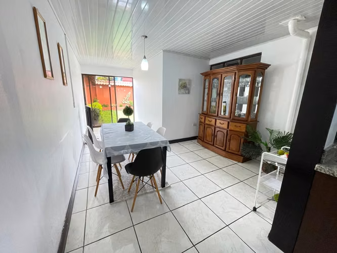 SE VENDE CASA 150MT. AL NORTE DE WALMART DE HEREDIA SPM