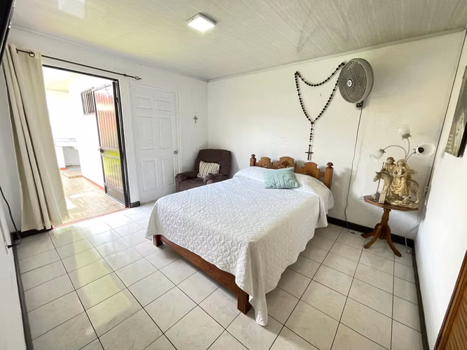 SE VENDE CASA 150MT. AL NORTE DE WALMART DE HEREDIA SPM