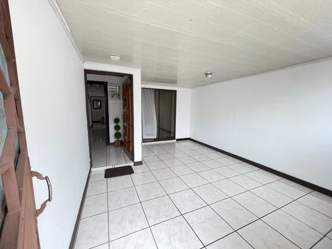 SE VENDE CASA 150MT. AL NORTE DE WALMART DE HEREDIA SPM