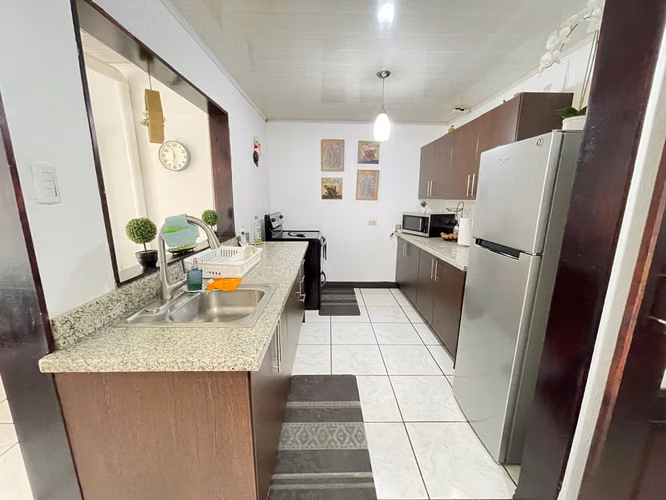 SE VENDE CASA 150MT. AL NORTE DE WALMART DE HEREDIA SPM