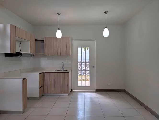 Alquiler de Casa en Condominio Nova, San Miguel de Desamparados | 2 Hab + Patio - Imagen 4