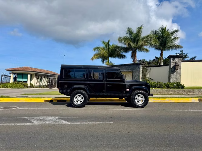 Land Rover DEFENDER 110 - Imagen 3