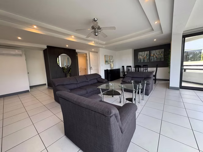 Casa en alquiler en Trejos Montealegre, Escazú | Condominio Alsacia | $2.200/mes - Imagen 2