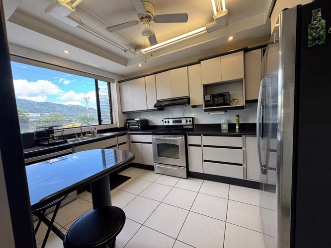 Casa en alquiler en Trejos Montealegre, Escazú | Condominio Alsacia | $2.200/mes - Imagen 3