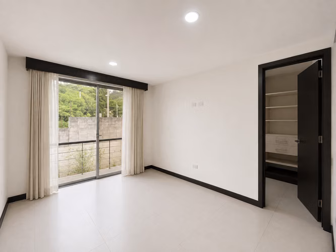 ALQUILER / VENTA DE CASA EN CONDOMINIO RÍO PLATA, SANTA ANA - Imagen 4