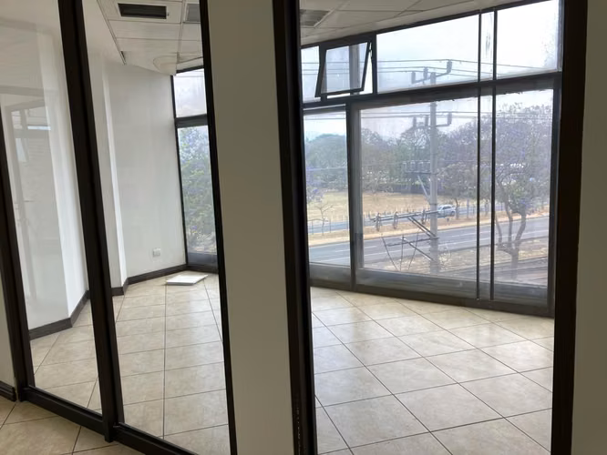 Oficina 310m² Sabana, por el Tennis, frente a linea del tren  (OF-127) - Imagen 19