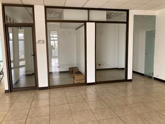 Oficina 310m² Sabana, por el Tennis, frente a linea del tren  (OF-127) - Imagen 9