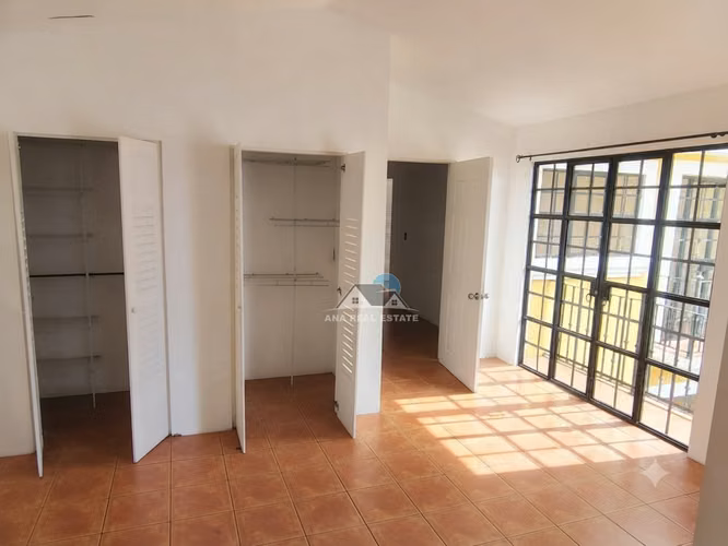 Oportunidad en Guachipelín de Escazú | Casa de 3 habitaciones, sala de TV y ático | US$200,000 - Imagen 7