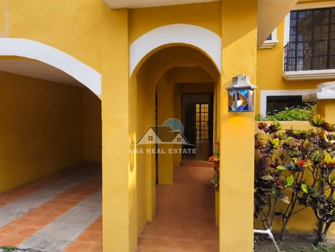 Oportunidad en Guachipelín de Escazú | Casa de 3 habitaciones, sala de TV y ático | US$200,000 - Imagen 19