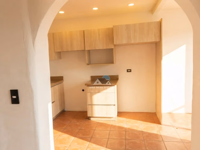 Oportunidad en Guachipelín de Escazú | Casa de 3 habitaciones, sala de TV y ático | US$200,000 - Imagen 4