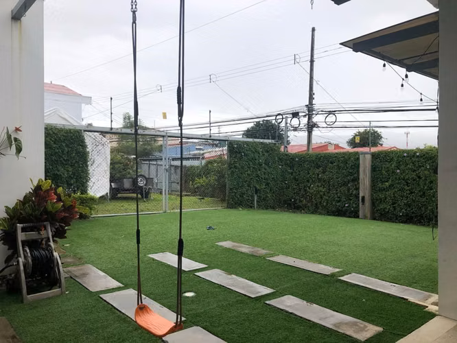 Venta de Hermosa Casa en Sabanilla, Montes Oca, San Jose. 6119 - Imagen 2