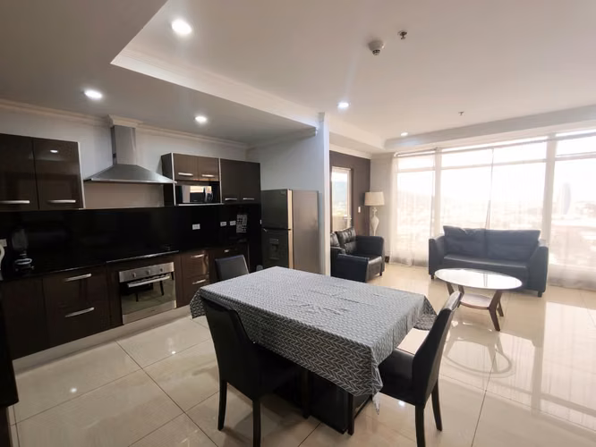 Se alquila apartamento amoblado de 1 habitación en Sabana Sur.