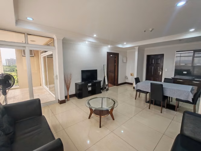 Se alquila apartamento amoblado de 1 habitación en Sabana Sur.