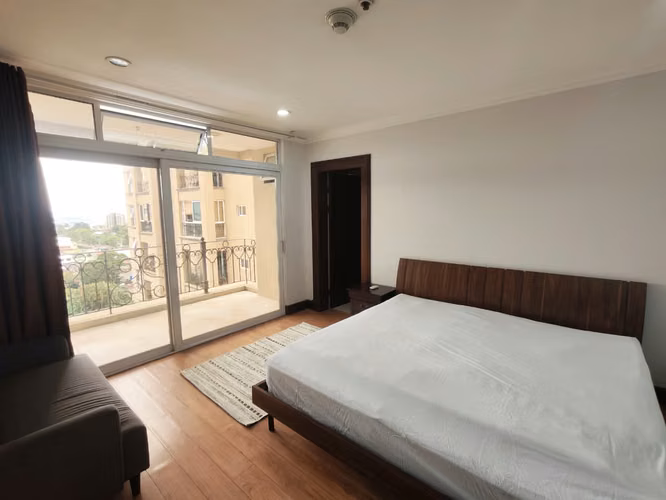 Se alquila apartamento amoblado de 1 habitación en Sabana Sur.