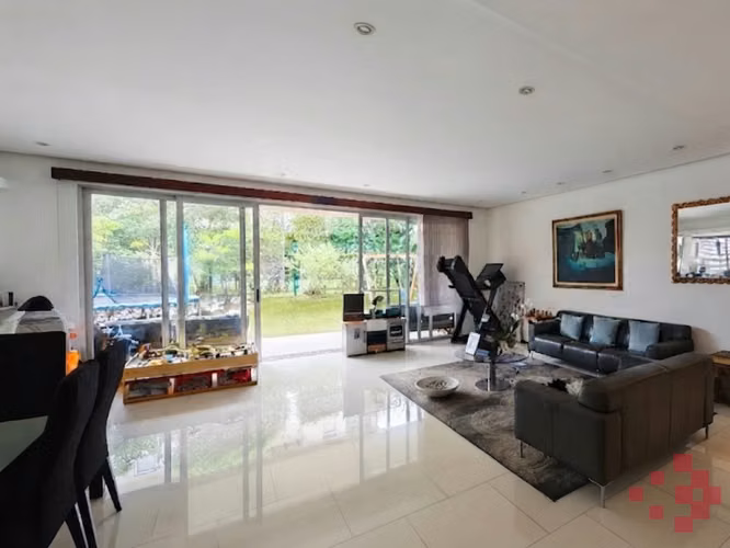 APARTAMENTO DE LUJO EN PRIMERA PLANTA CON JARDÍN PRIVADO – VEREDAS DEL RÍO, PIEDADES DE SANTA ANA - Imagen 2