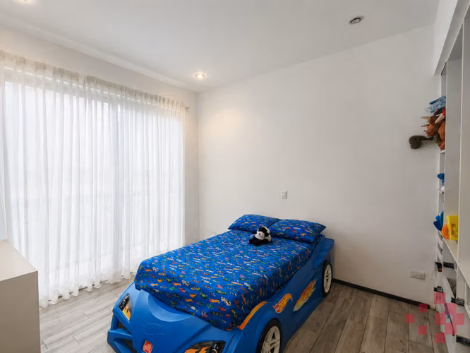APARTAMENTO DE LUJO EN PRIMERA PLANTA CON JARDÍN PRIVADO – VEREDAS DEL RÍO, PIEDADES DE SANTA ANA - Imagen 11