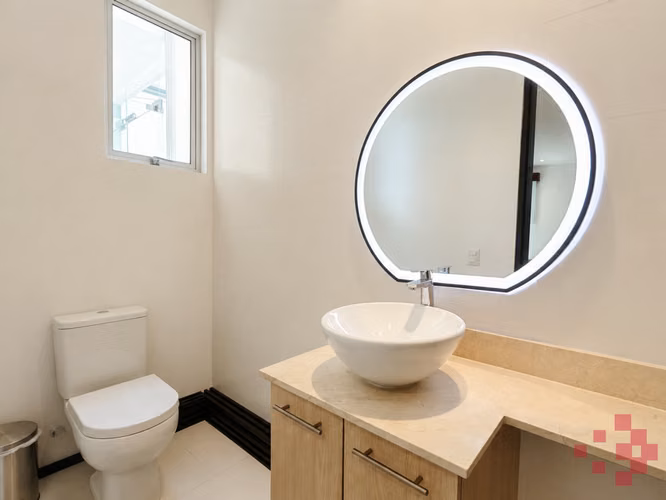 APARTAMENTO DE LUJO EN PRIMERA PLANTA CON JARDÍN PRIVADO – VEREDAS DEL RÍO, PIEDADES DE SANTA ANA - Imagen 8